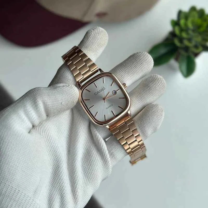 ساعة كاسيو مربعة - تصميم مميز لتكمل أناقتك اليومية - Souqara.shop